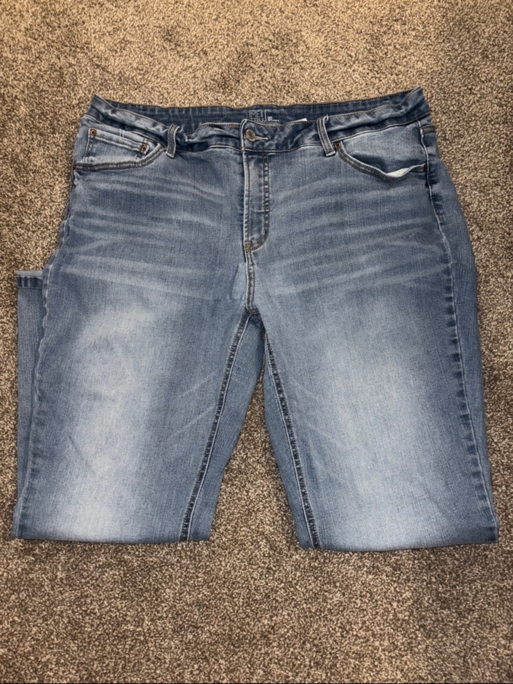 Time and Tru Women's Straight Leg Jeans - Light Blue Wash